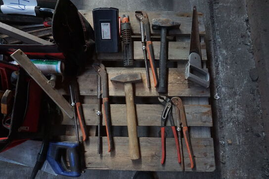 2 stk. værktøjskasser + diverse værktøjer