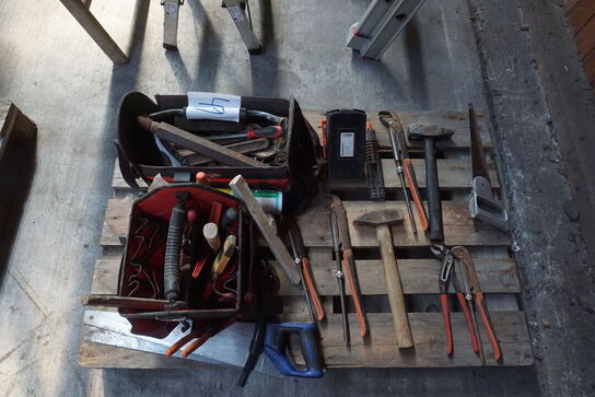 2 stk. værktøjskasser + diverse værktøjer