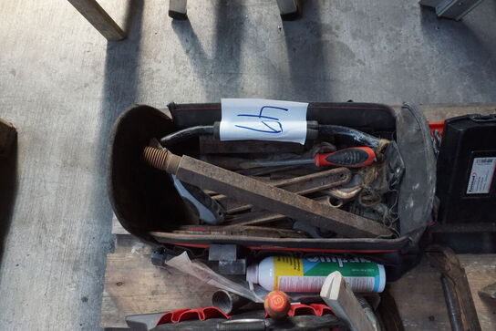 2 stk. værktøjskasser + diverse værktøjer