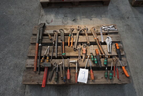 Palle med håndværktøj 