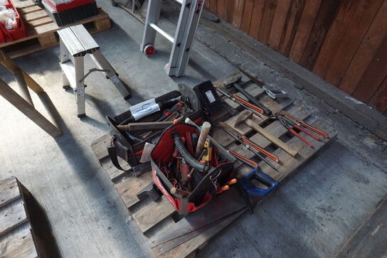 2 stk. værktøjskasser + diverse værktøjer