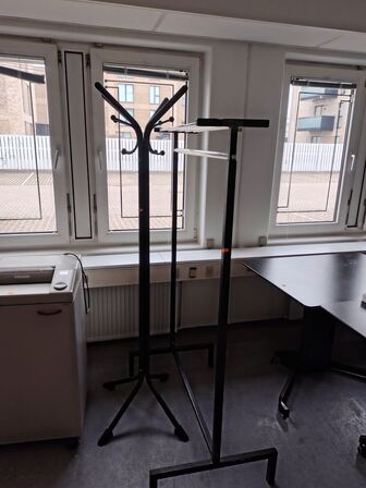 Tøjstativ og stumtjener