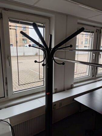 Tøjstativ og stumtjener