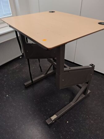 Hæve/sænkebord med fodpedal