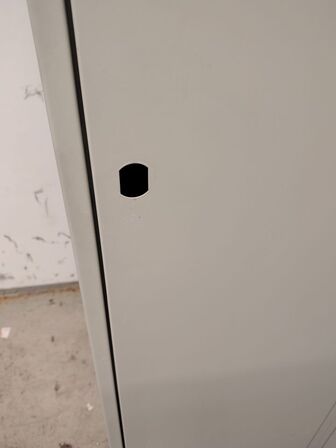 Et dobbelt og et enkelt omklædningsskab