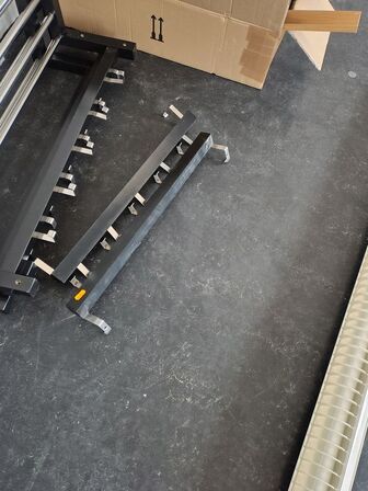 Parti knager, hattehylder og bøjler