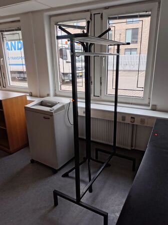 Tøjstativ og stumtjener