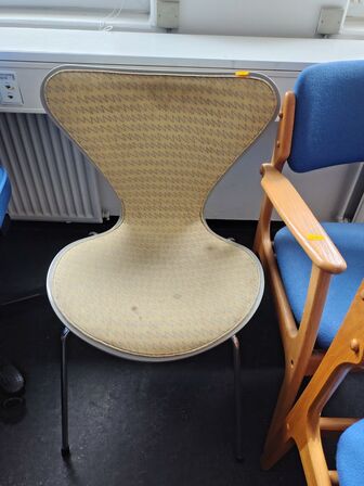 Tre Erik Buch stole samt en 7'er stol