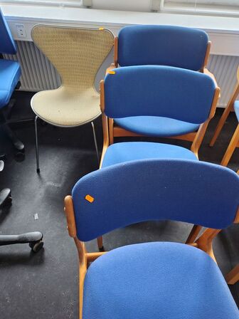 Tre Erik Buch stole samt en 7'er stol