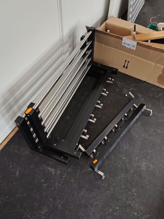 Parti knager, hattehylder og bøjler