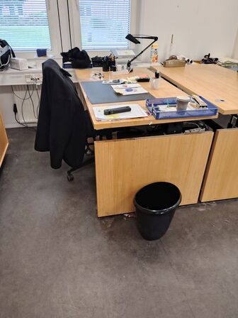 Hæve/sænkebord med stol