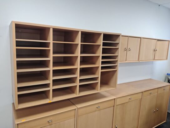 Væghængt skabssystem