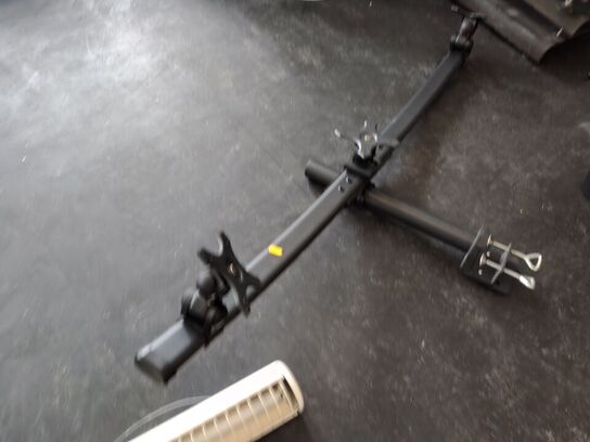 Holder til tre skærme