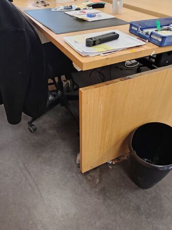 Hæve/sænkebord med stol