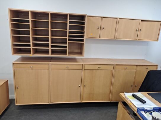 Væghængt skabssystem