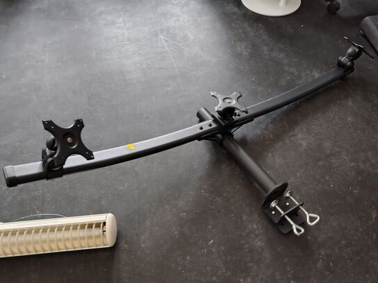 Holder til tre skærme