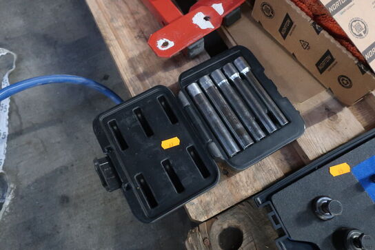 Topnøgler, arbejdslamper, varmeblæser m.v. på palle