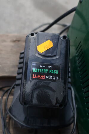 Batteri samt lader