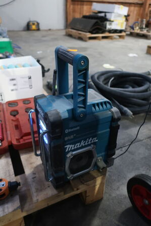 Radio MAKITA DMR112