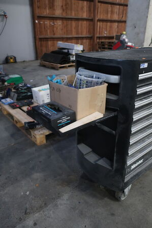 Værktøjsvogn PROMEISTER med indhold