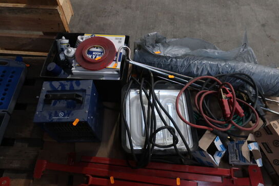 Topnøgler, arbejdslamper, varmeblæser m.v. på palle