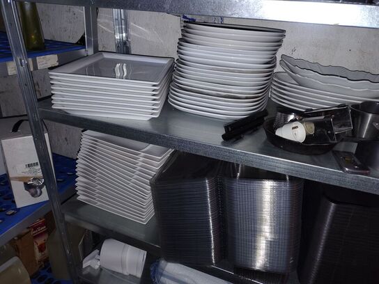 Reoler med indhold i kælder