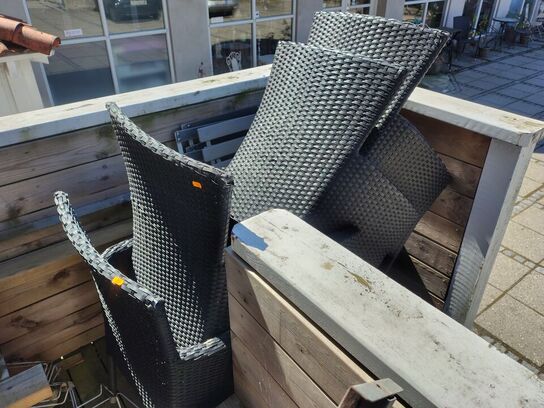 Fire stole med armlæn. Polyrattan. 