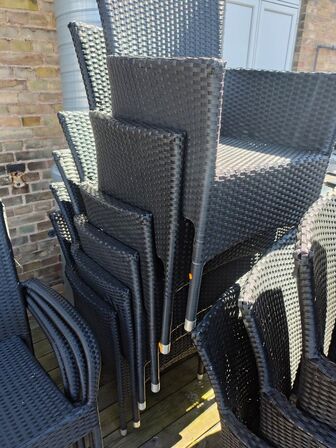 Tolv stole med armlæn. Polyrattan