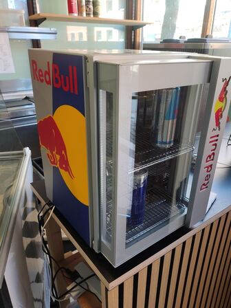 Red Bull køleskab