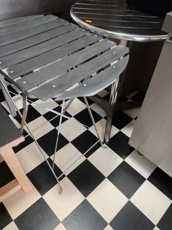 Caféborde og skammel