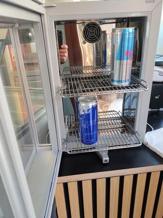 Red Bull køleskab