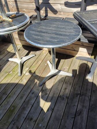 Seks runde caféborde