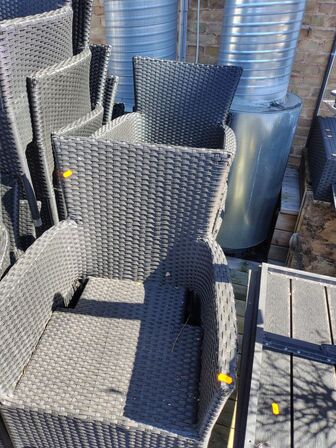 Seks stole med armlæn. Polyrattan. 