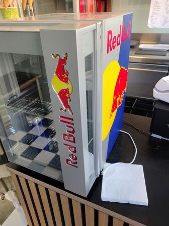 Red Bull køleskab
