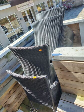 Fire stole med armlæn. Polyrattan. 