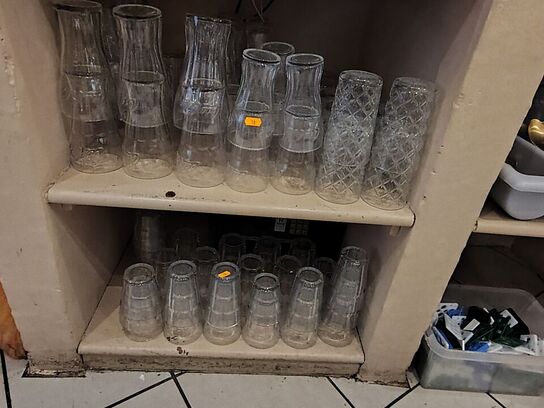 Stort parti glas i baren