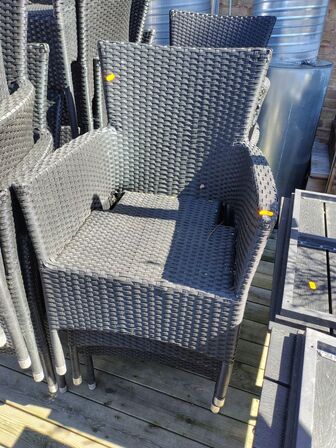 Seks stole med armlæn. Polyrattan. 