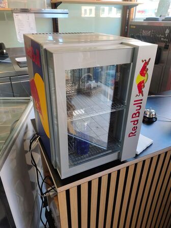 Red Bull køleskab