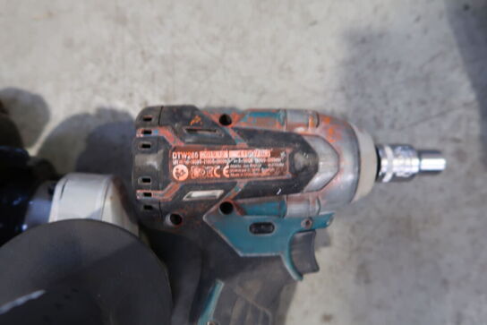 3 stk. akku hpndværktøj MAKITA DHP486, DTW285, DGA506 med 2 stk. batterier