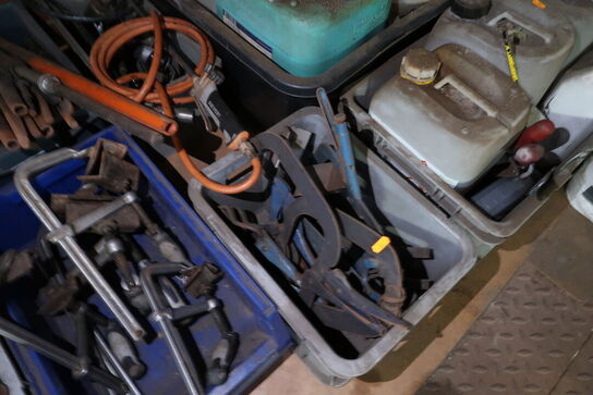 Div. Kasser med div. Værktøj