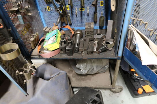 Værktøjsskab med div. Værktøj