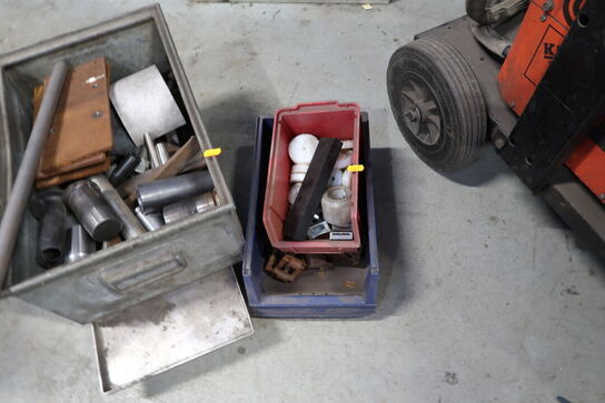 Div. Kasser med bor m.m.