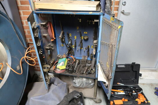 Værktøjsskab med div. Værktøj