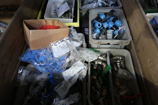 Palle med div. Reservedele og varelager