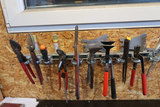 Arbejdsbord med div. Specialværktøj m.m.