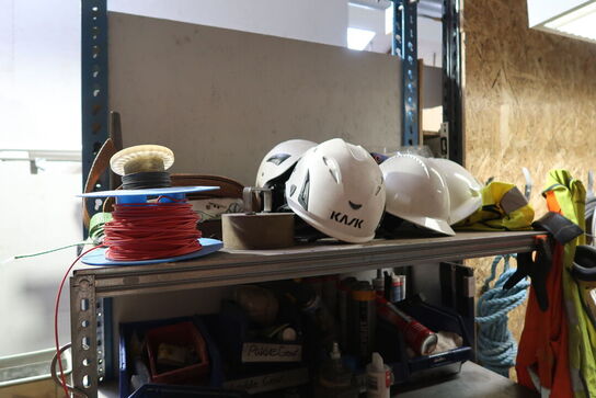 Lagerreol med div. Værktøj m.m.