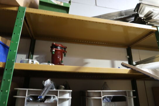 3 fag lagerreoler med div. Varelager og reservedele