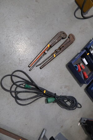 2 stk. rørtænger samt forlængerledning