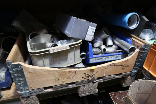 Pallereol med div. Varelager og reservedele