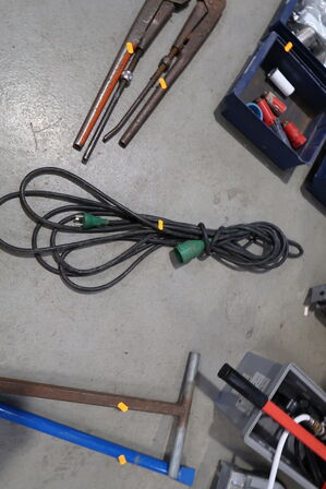 2 stk. rørtænger samt forlængerledning